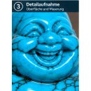 Türkinit – gefärbter Magnesit – Happy Buddha sitzend ca. 25 × 30 mm