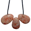 Sonnenstein Trommelstein Tropfen gebohrt (2,5 mm) ca. 30 x 20 mm Anhänger Edelstein