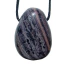 Charoit Anhänger flacher Trommelstein ca. 25 - 30 mm in Tropfen Form mit Bohrung: ca. 2,5 mm