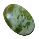 Jade/Serpentin Daumenstein Schlafstein XL flach mit Mulde...