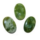 Jade/Serpentin Daumenstein Schlafstein XL flach mit Mulde...