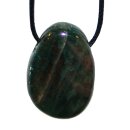 Diopsid Trommelstein Tropfen gebohrt (2,5 mm) ca. 30 x 20...