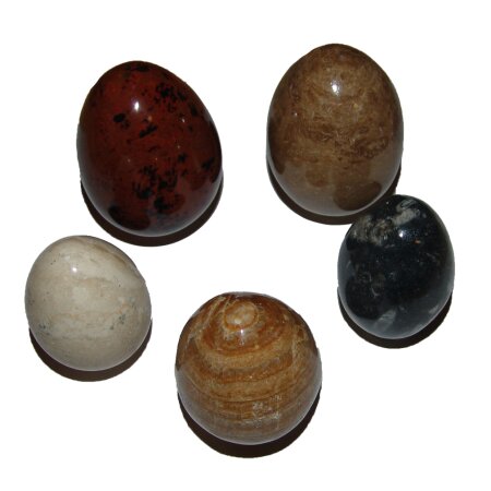 Eier sortiert verschiedene Steinarten z.B. Mahagoni Obsidian, Orthoceras u.a. verschiedene Größen