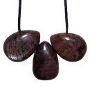 Rubin Trommelstein Tropfen gebohrt (2,5 mm) ca. 30 x 20...